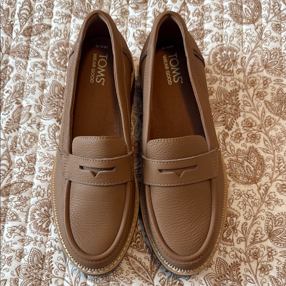 TOMS Women's Tan Leather Loafers
